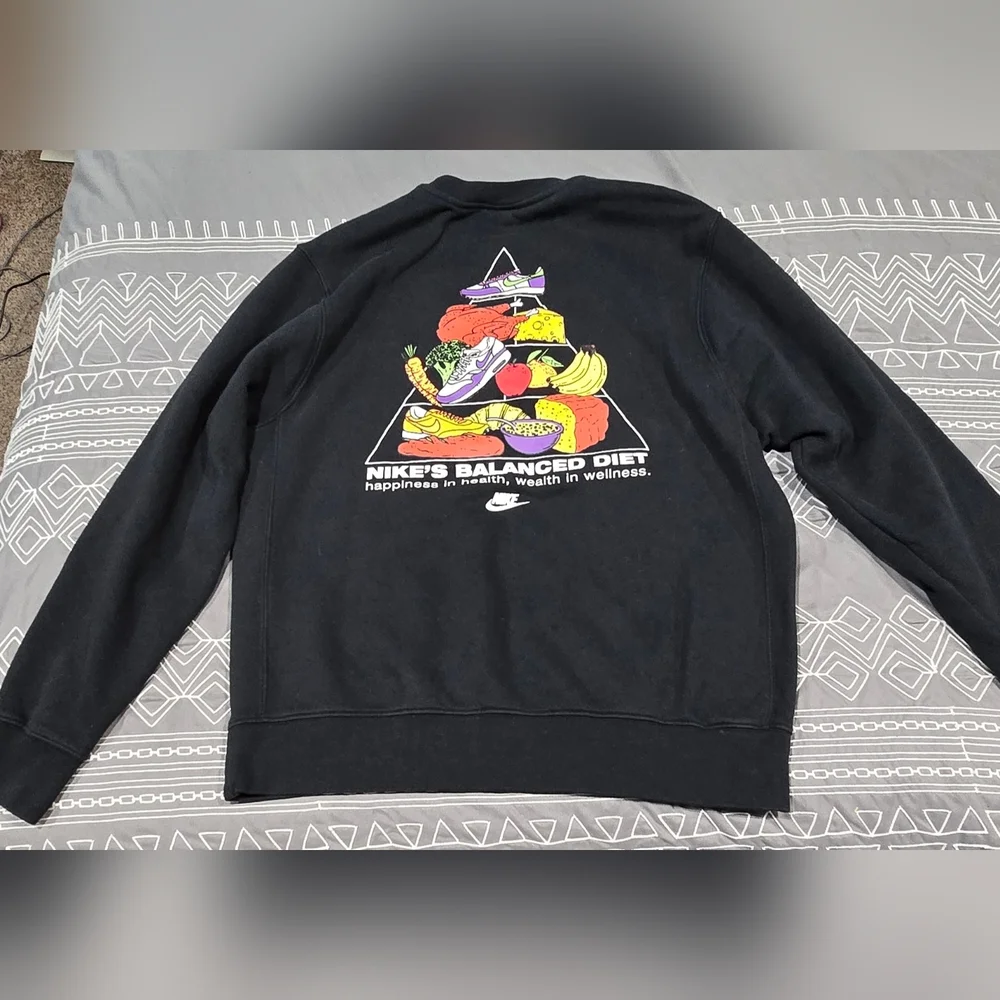Nike Rare Balance Diet Food Pyramid Crewneck Sweatshirt Size Medium - Picture 7 of 8